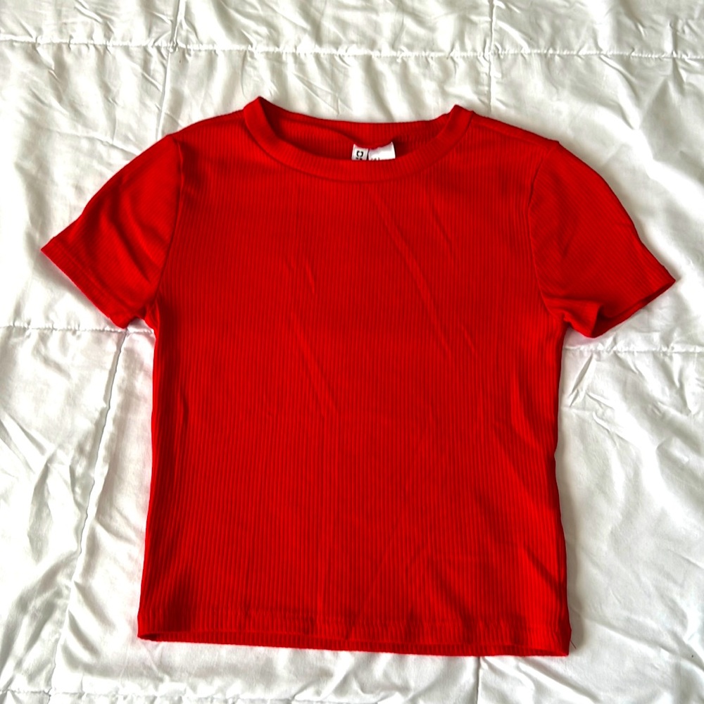 H&M DIVIDED bright red long crop shirt. Size S